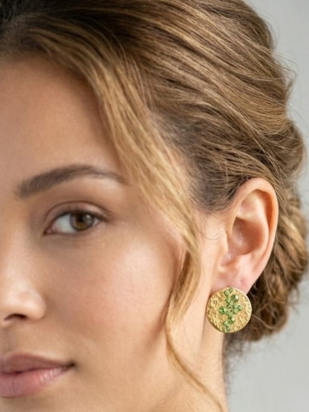 Abstract Green Rhinestone Gold Disk Pierced Earrings